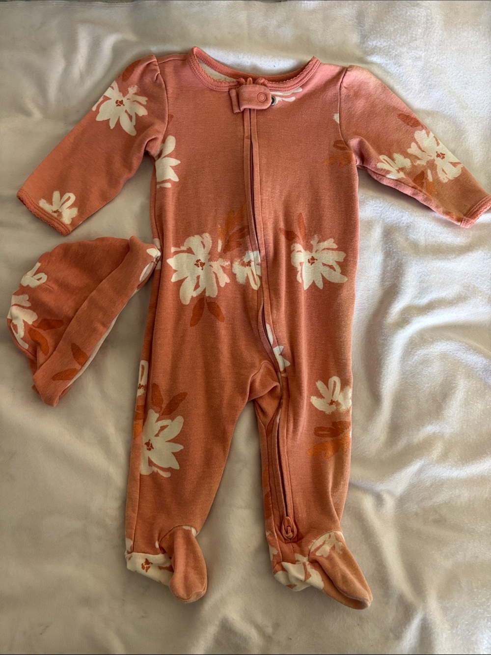 Carter’s Baby Girl Footed Pajamas with Matching Hat 3-6 Months